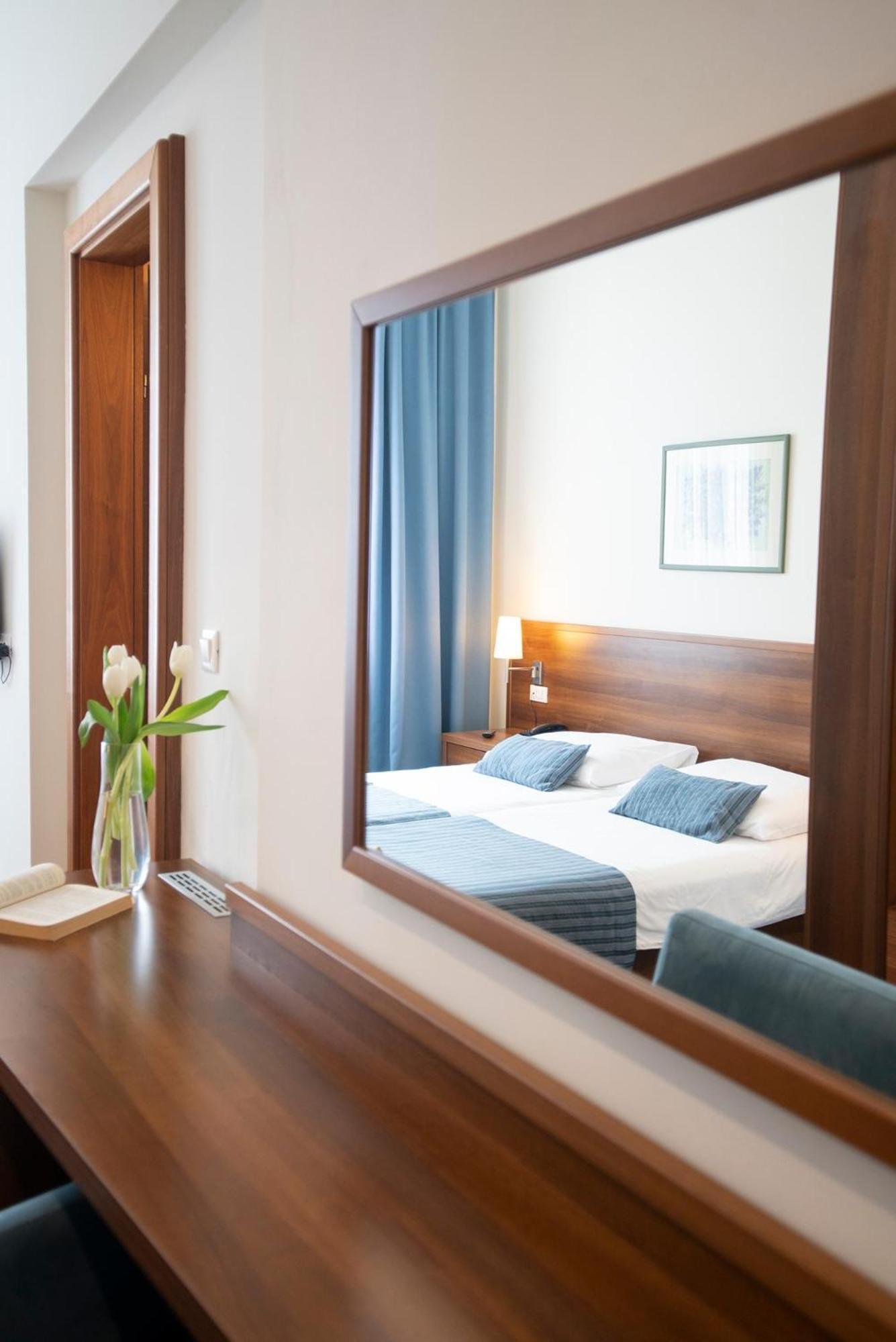Aminess Vival Velaris Resort Supetar Exterior foto